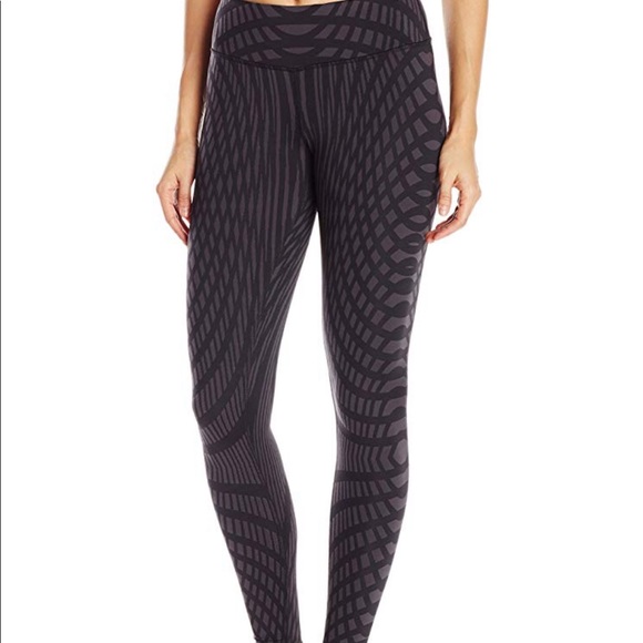 ALO Yoga Pants - Alo Yoga highwaisted leggings